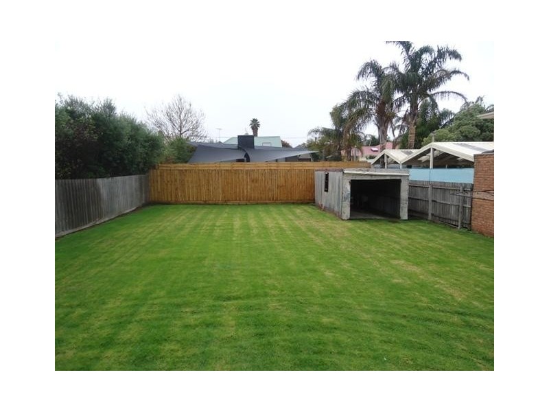 15 Eveline Avenue, Parkdale VIC 3195