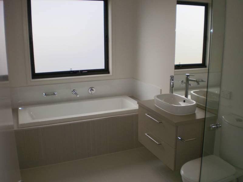 18 ASHBERG DRIVE, Waterways VIC 3195