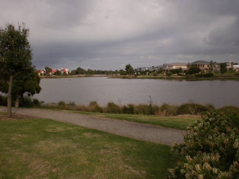 18 ASHBERG DRIVE, Waterways VIC 3195