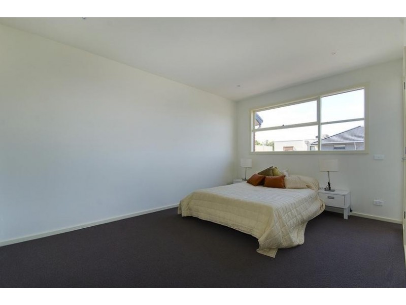 13/9-11 Manikato Avenue, Mordialloc VIC 3195