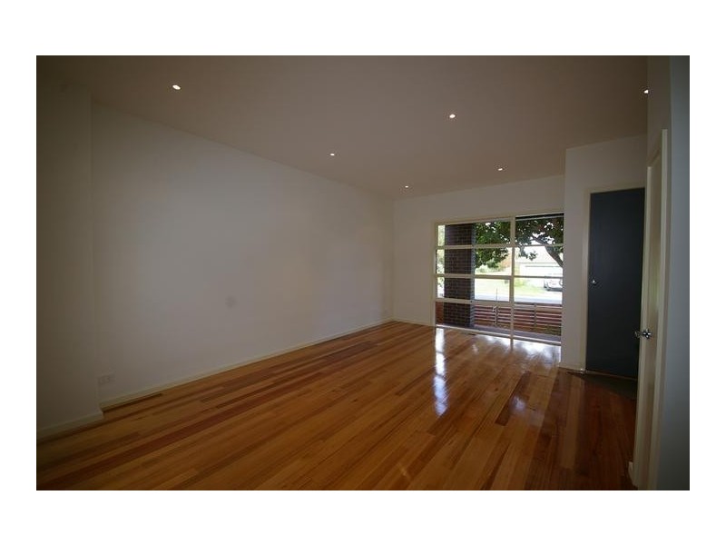 3/9-11 MANIKATO AVENUE, Mordialloc VIC 3195