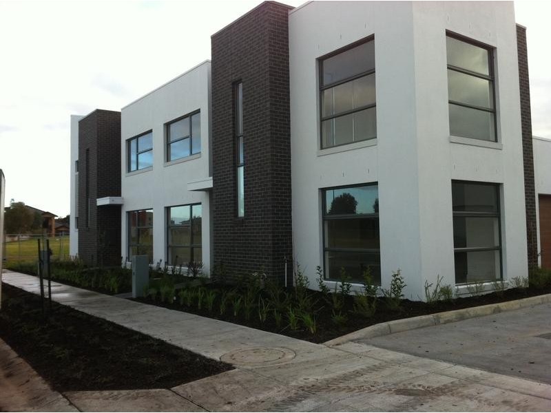 3 ASHBERG DRIVE, Waterways VIC 3195