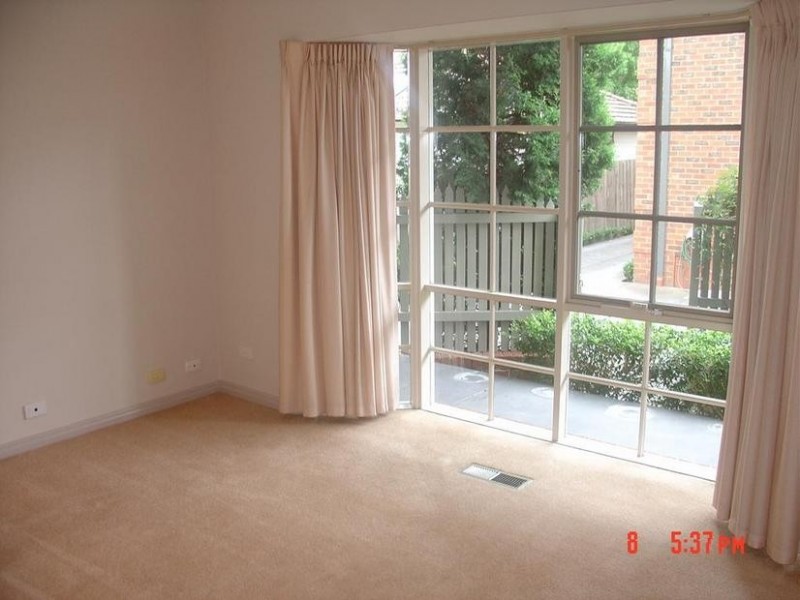 2/17 ROBINSON STREET, Brighton East VIC 3187