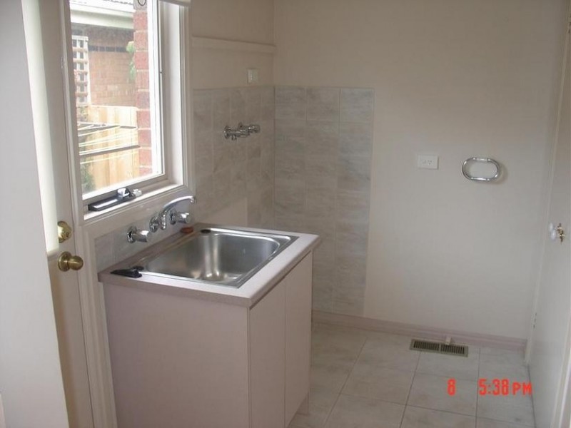 2/17 ROBINSON STREET, Brighton East VIC 3187