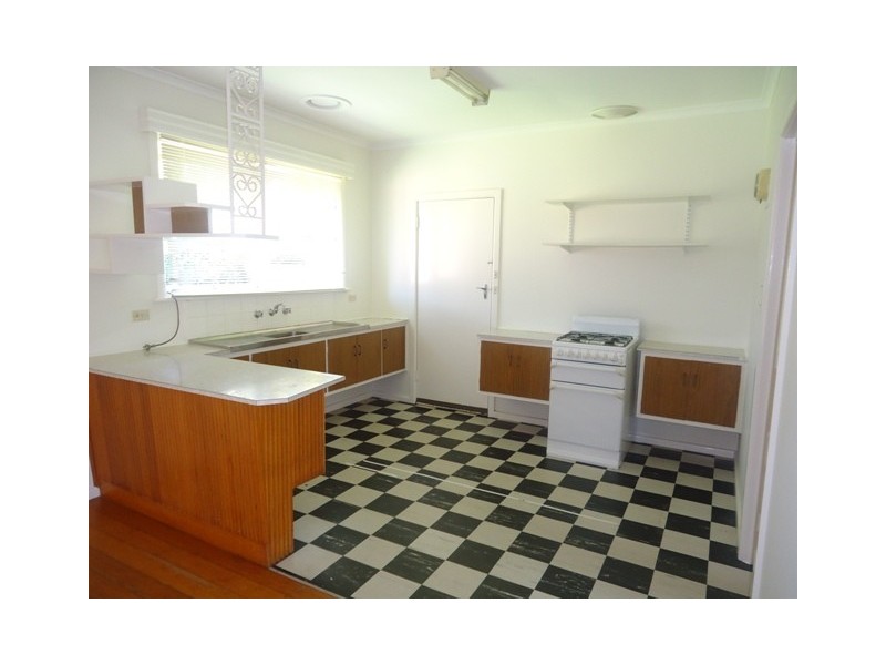 24 YACKATOON AVENUE, Aspendale VIC 3195