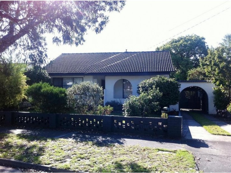 33 MORETON STREET, Frankston North VIC 3200