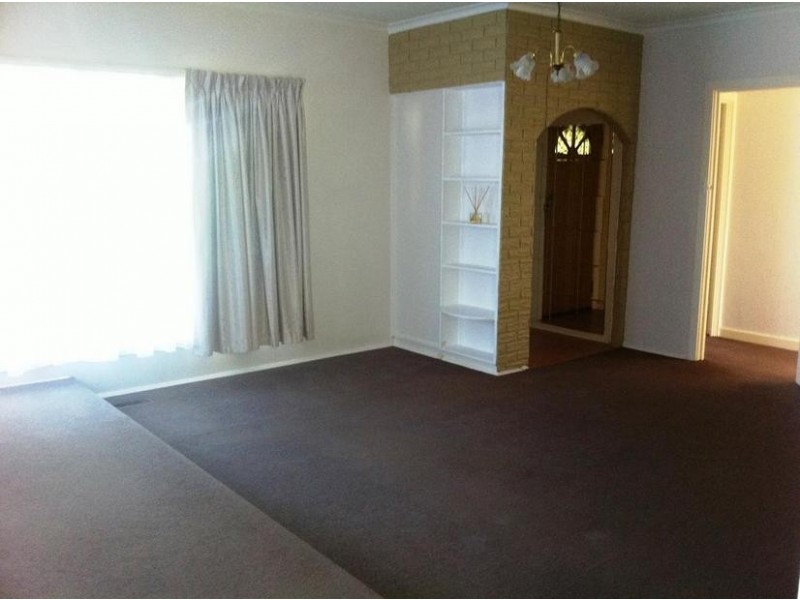 33 MORETON STREET, Frankston North VIC 3200