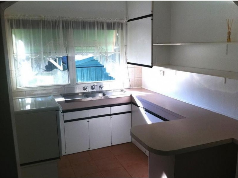 33 MORETON STREET, Frankston North VIC 3200