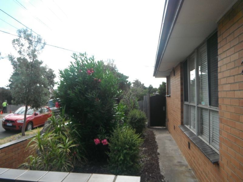 1/2 GLENOLA ROAD, Chelsea VIC 3196