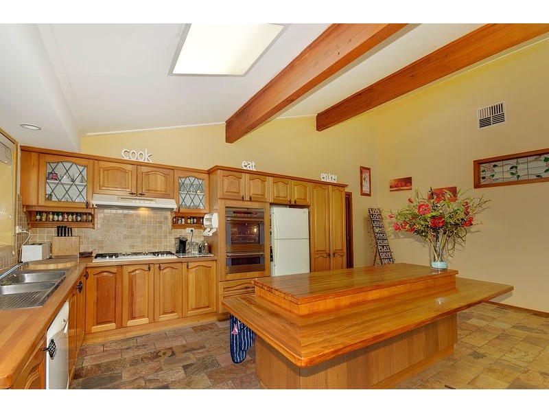 16 Thomas Street, Mordialloc VIC 3195