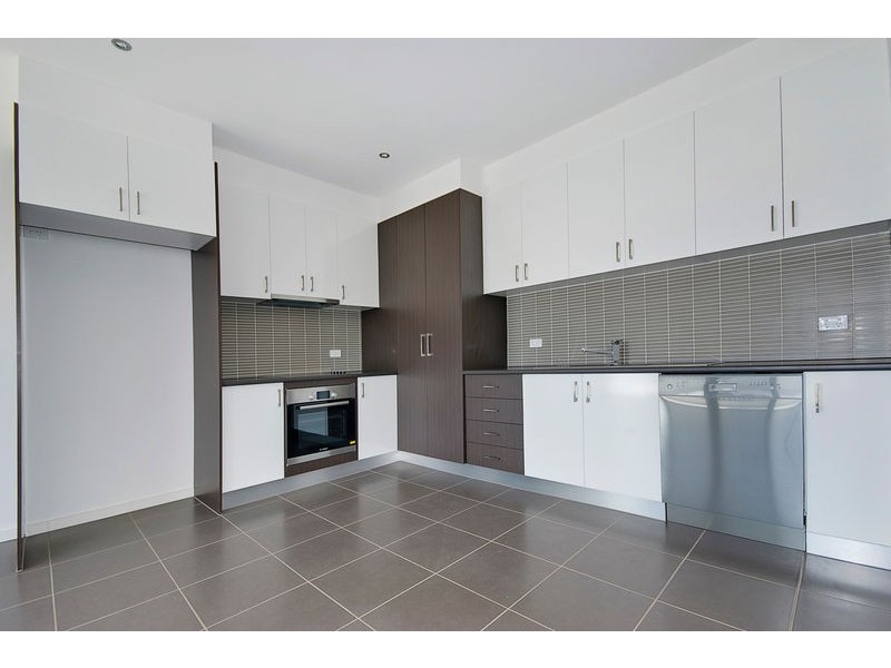 17/90 WHITE STREET, Mordialloc VIC 3195