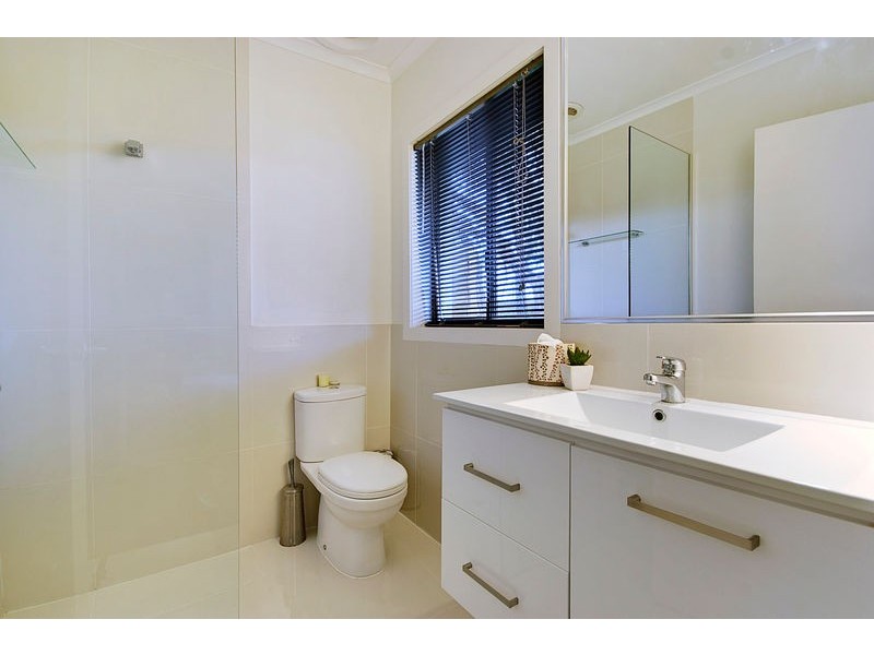 1/8 The Corso, Parkdale VIC 3195