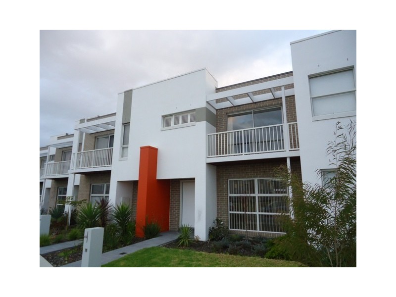 45 DRESDEN DRIVE, Waterways VIC 3195