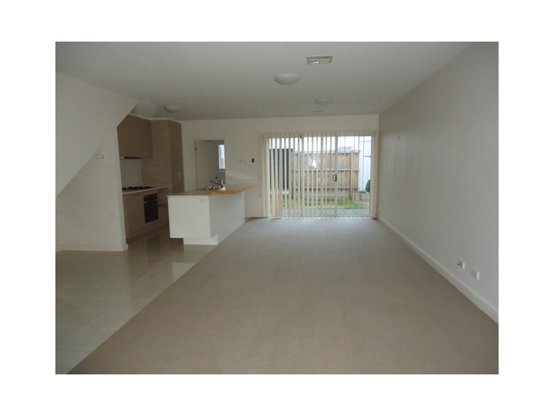45 DRESDEN DRIVE, Waterways VIC 3195