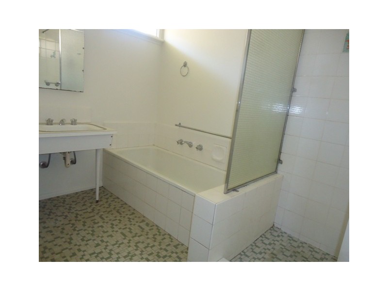 24 YACKATOON AVENUE, Aspendale VIC 3195