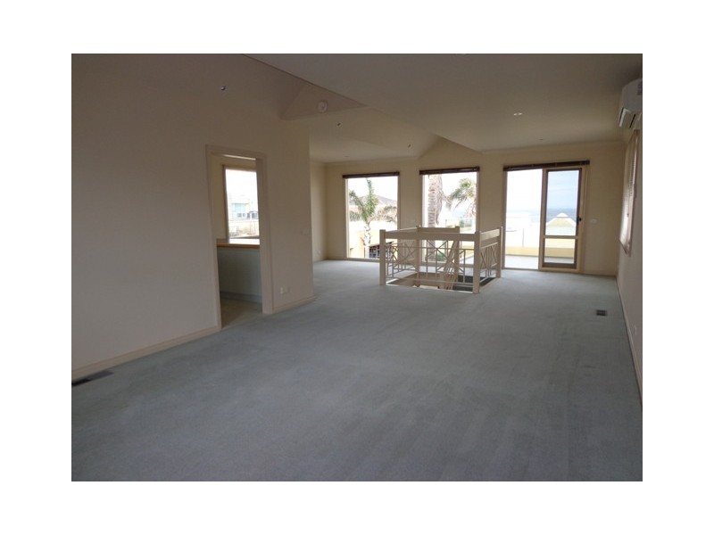 2/156 BEACH ROAD, Parkdale VIC 3195