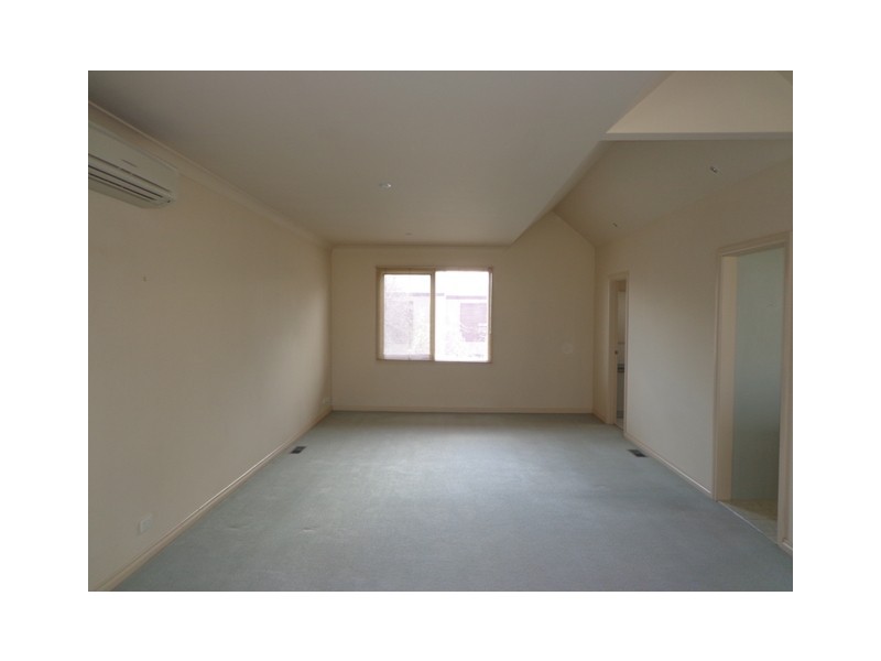 2/156 BEACH ROAD, Parkdale VIC 3195