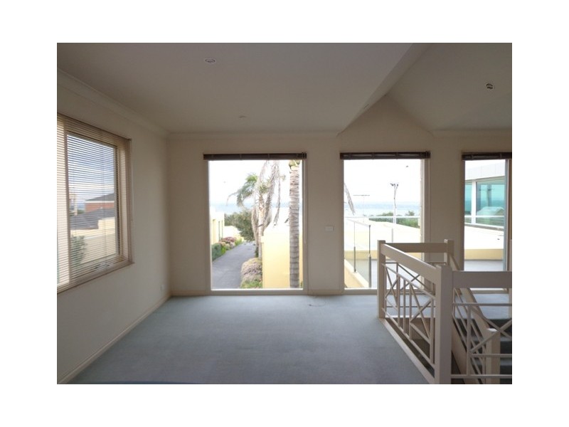 2/156 BEACH ROAD, Parkdale VIC 3195