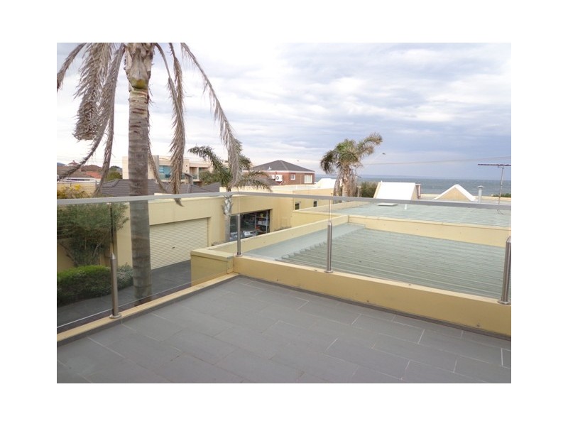 2/156 BEACH ROAD, Parkdale VIC 3195
