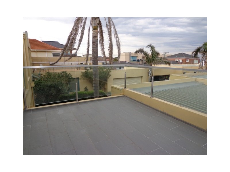 2/156 BEACH ROAD, Parkdale VIC 3195