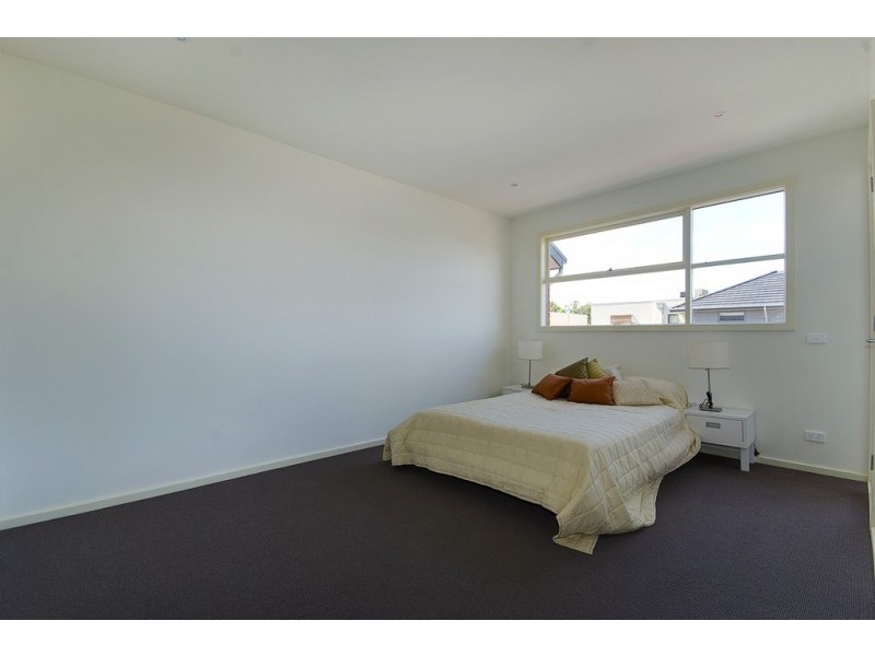 13/9-11 MANIKATO AVENUE, Mordialloc VIC 3195