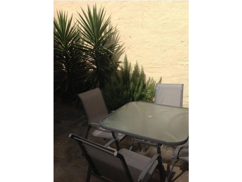 5/8 WOODS AVENUE, Mordialloc VIC 3195