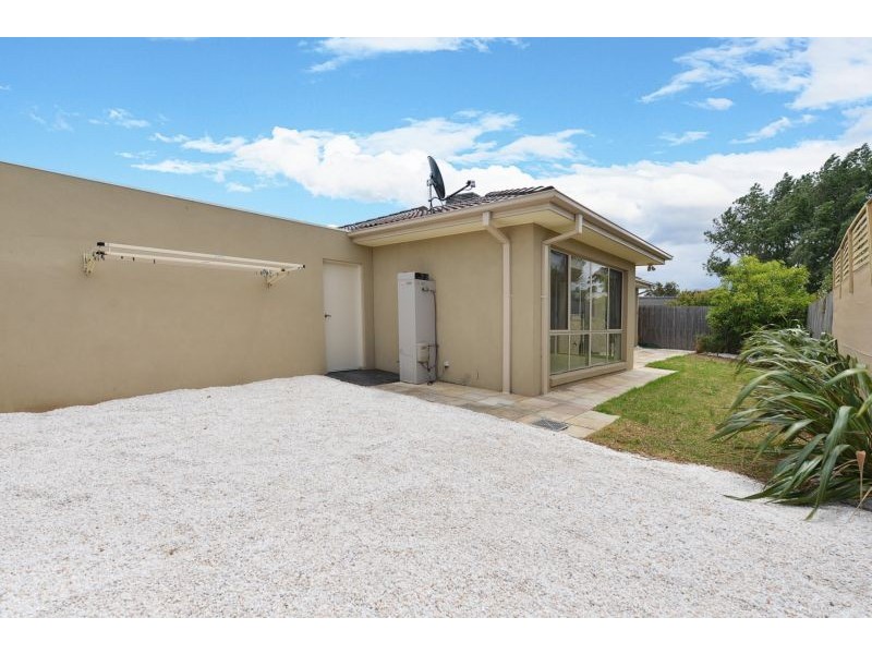 2/15 Joffre Avenue, Edithvale VIC 3196