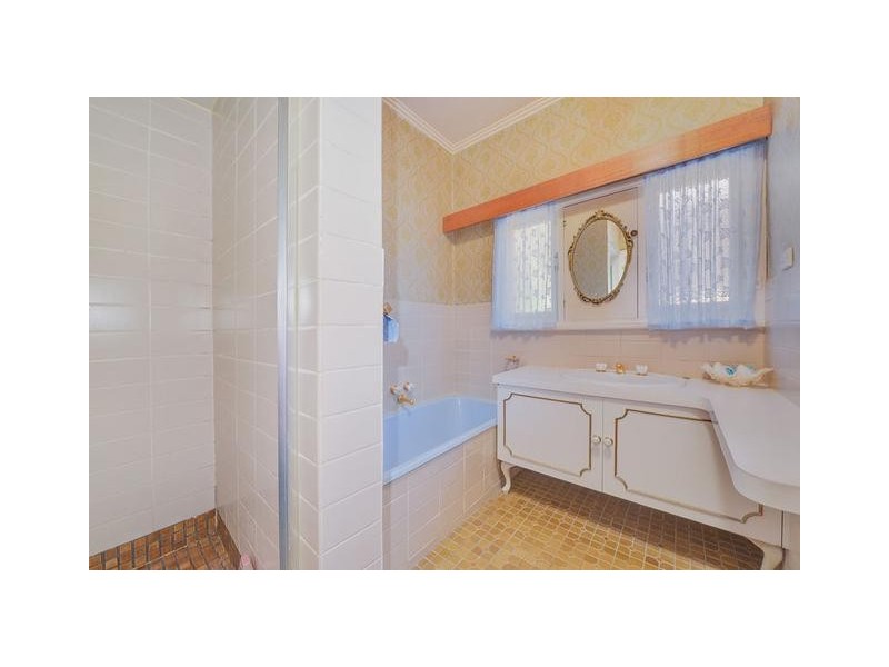 8 GLADWYN AVENUE, Bentleigh East VIC 3165