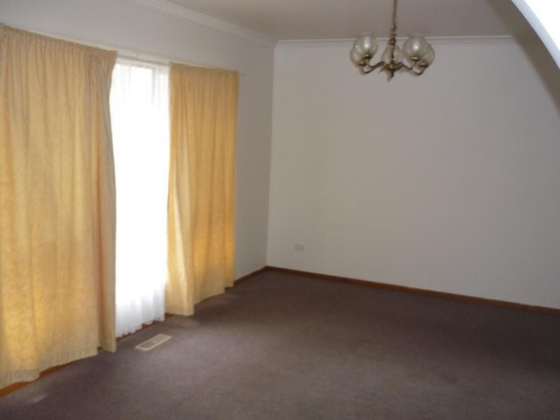 2/12 CROWN AVENUE, Mordialloc VIC 3195