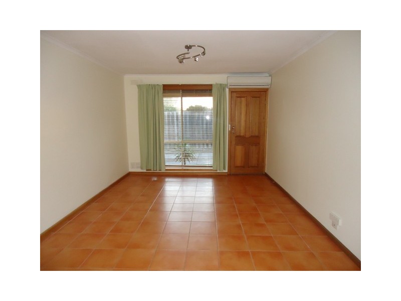 2/174 Beach Road, Mordialloc VIC 3195