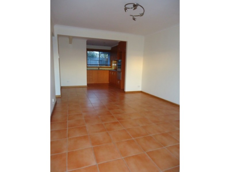 2/174 Beach Road, Mordialloc VIC 3195