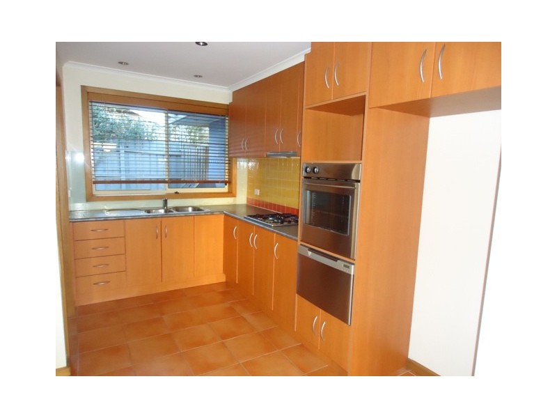 2/174 Beach Road, Mordialloc VIC 3195