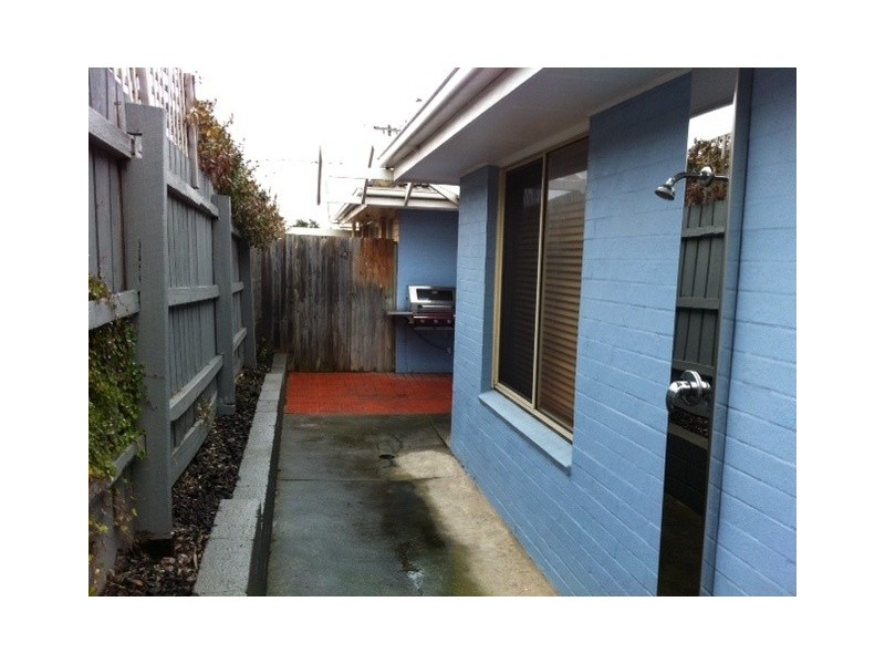 2/174 Beach Road, Mordialloc VIC 3195