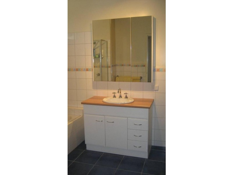 2/269 Nepean Highway, Seaford VIC 3198
