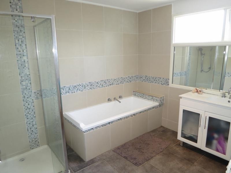 50 LARNOOK CRESCENT, Aspendale VIC 3195