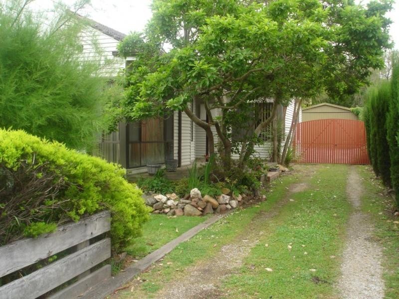 17 LUCKINS ROAD, Bentleigh VIC 3204