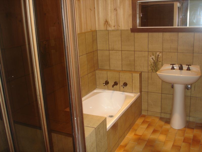 17 LUCKINS ROAD, Bentleigh VIC 3204