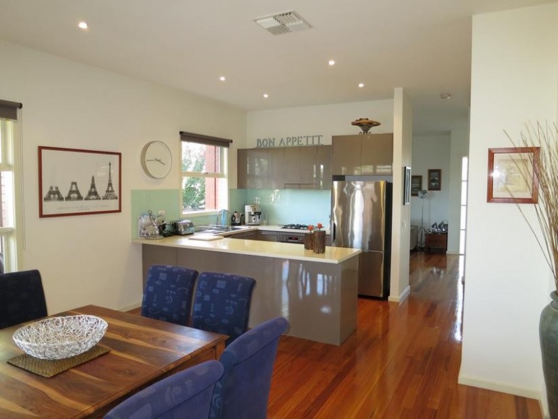 1/9-11 MANIKATO AVENUE, Mordialloc VIC 3195