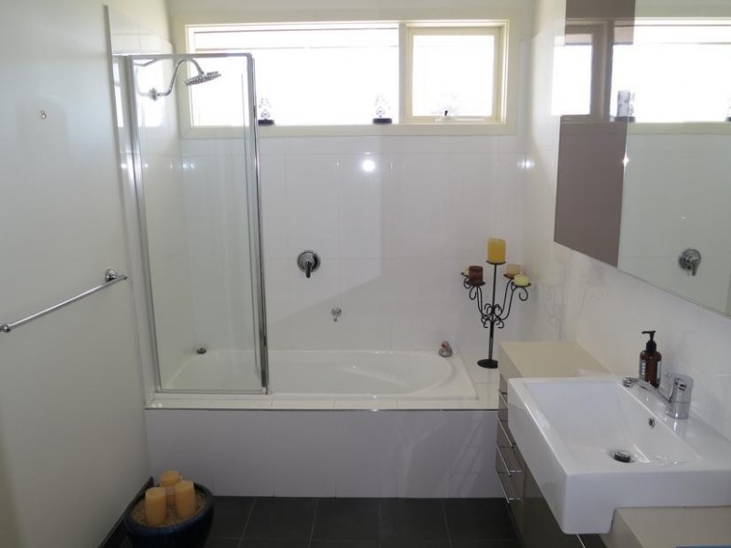 1/9-11 MANIKATO AVENUE, Mordialloc VIC 3195