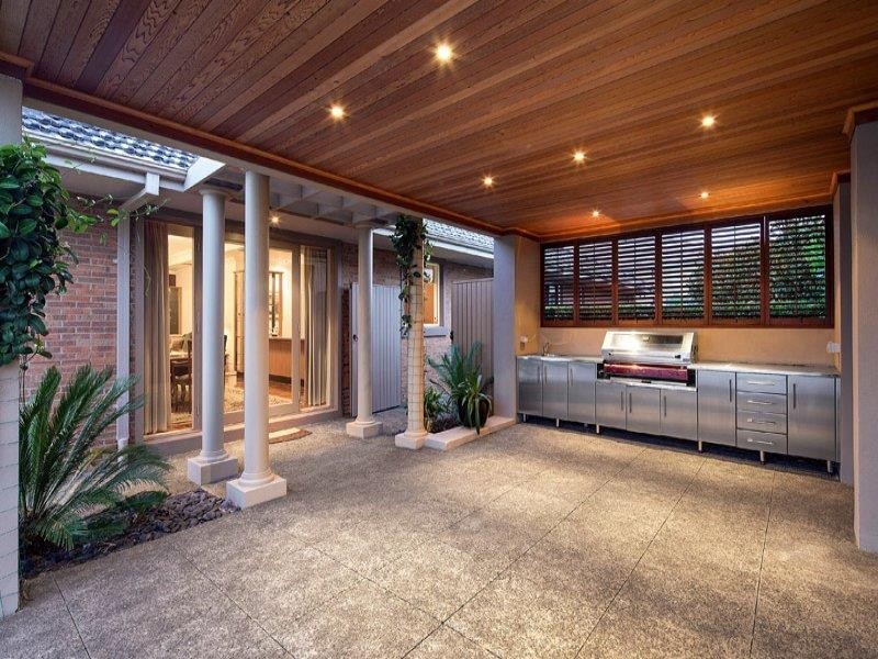 4 ISLAND POINT AVENUE, Waterways VIC 3195