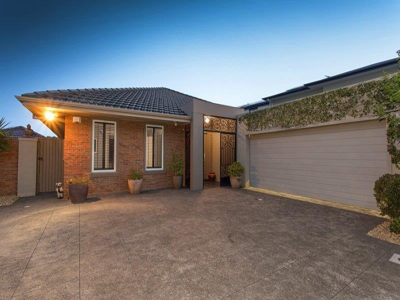 4 ISLAND POINT AVENUE, Waterways VIC 3195
