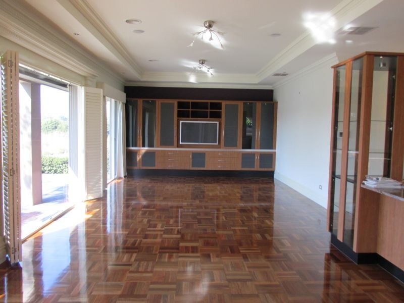 4 ISLAND POINT AVENUE, Waterways VIC 3195