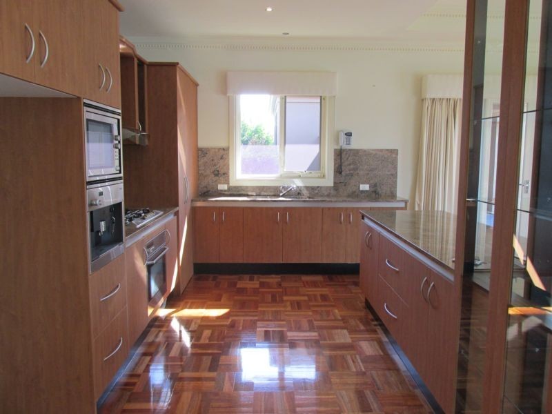 4 ISLAND POINT AVENUE, Waterways VIC 3195