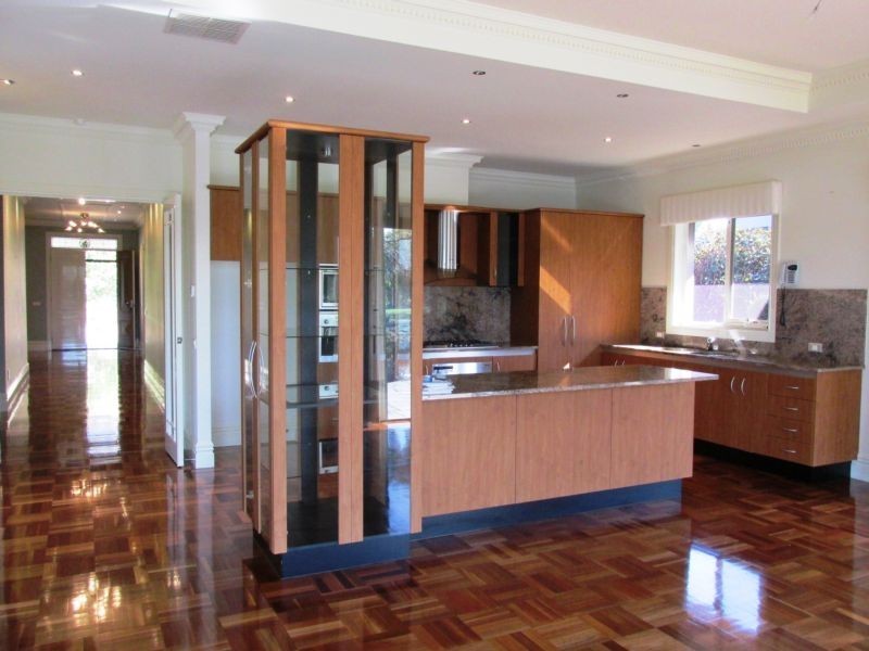 4 ISLAND POINT AVENUE, Waterways VIC 3195