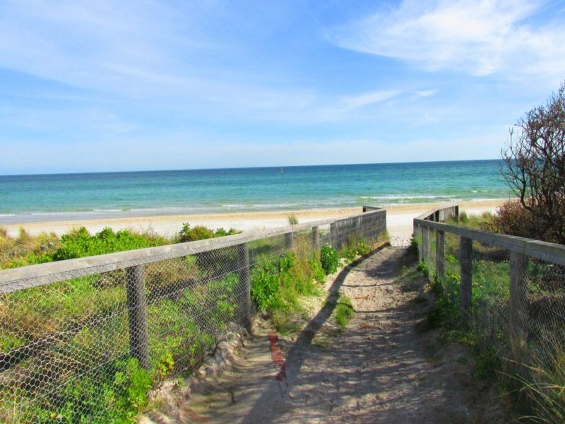 1/15 SHENFIELD AVENUE, Chelsea VIC 3196