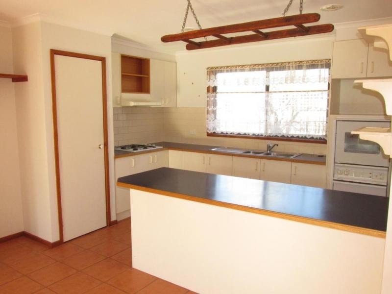 28 WATERDALE PLACE, Aspendale Gardens VIC 3195