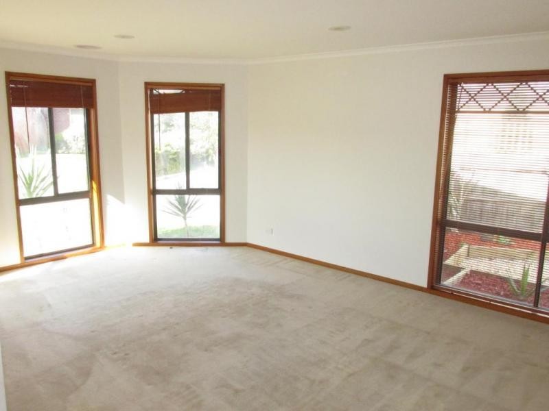 28 WATERDALE PLACE, Aspendale Gardens VIC 3195