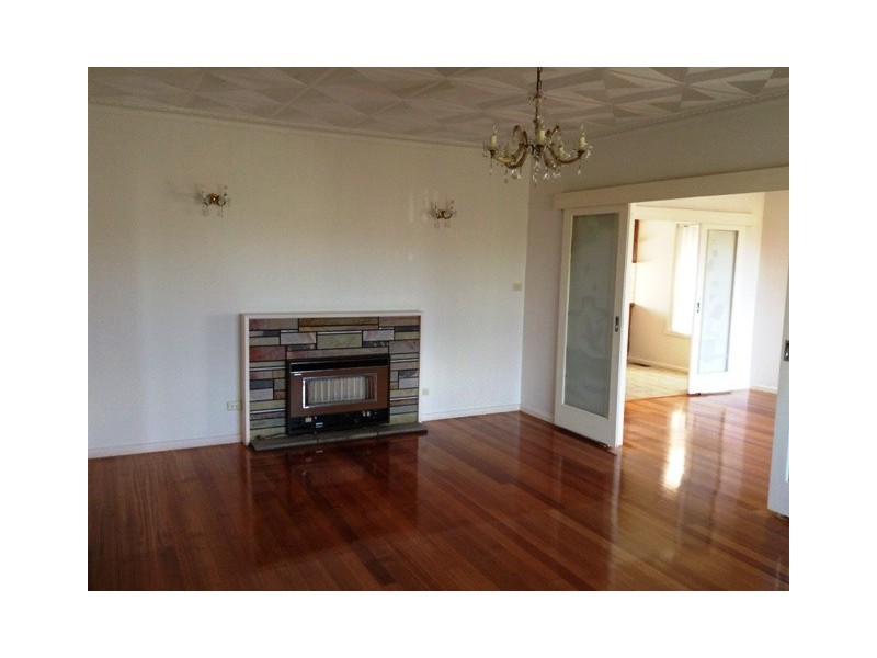 27 WARREN ROAD, Mordialloc VIC 3195