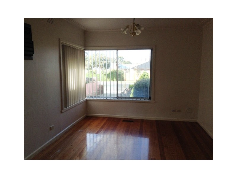 27 WARREN ROAD, Mordialloc VIC 3195