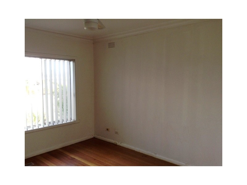 27 WARREN ROAD, Mordialloc VIC 3195